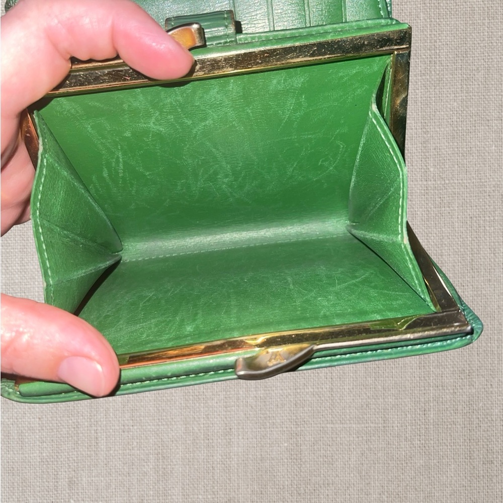 Louis Vuitton Green Bifold Kisslock Wallet/MI0975 - Picture 8 of 15